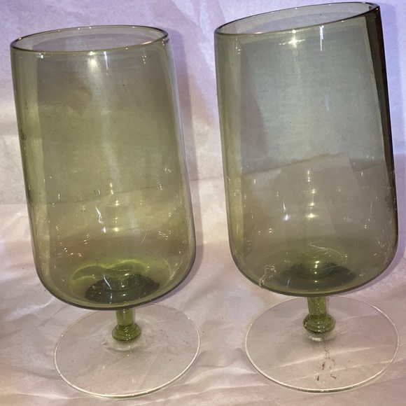 Service for two: Green Depression Glsssware - Picture 2 of 4